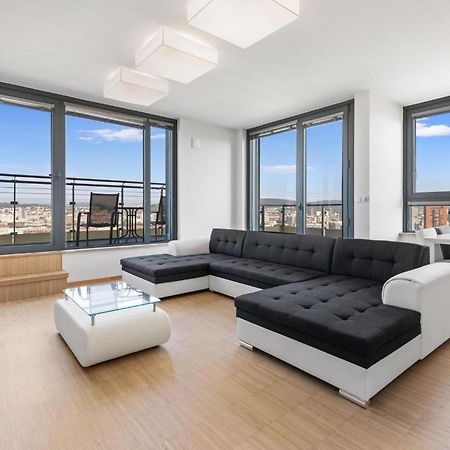 Sky Apartman In Bratislava - With 2 Parking Places Esterno foto