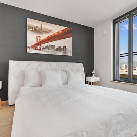 Sky Apartman In Bratislava - With 2 Parking Places Esterno foto