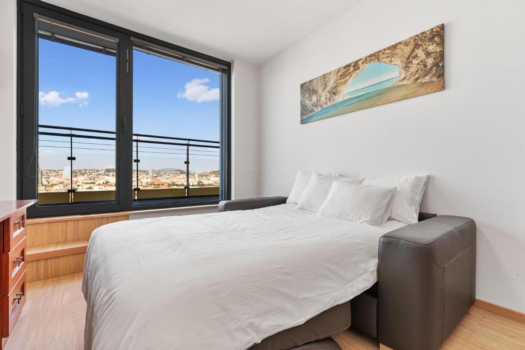 Sky Apartman In Bratislava - With 2 Parking Places Esterno foto