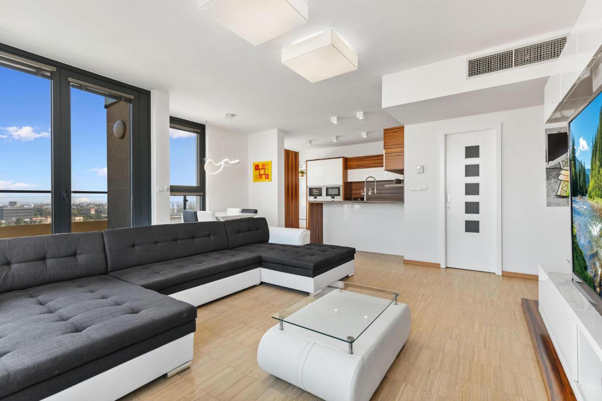 Sky Apartman In Bratislava - With 2 Parking Places Esterno foto
