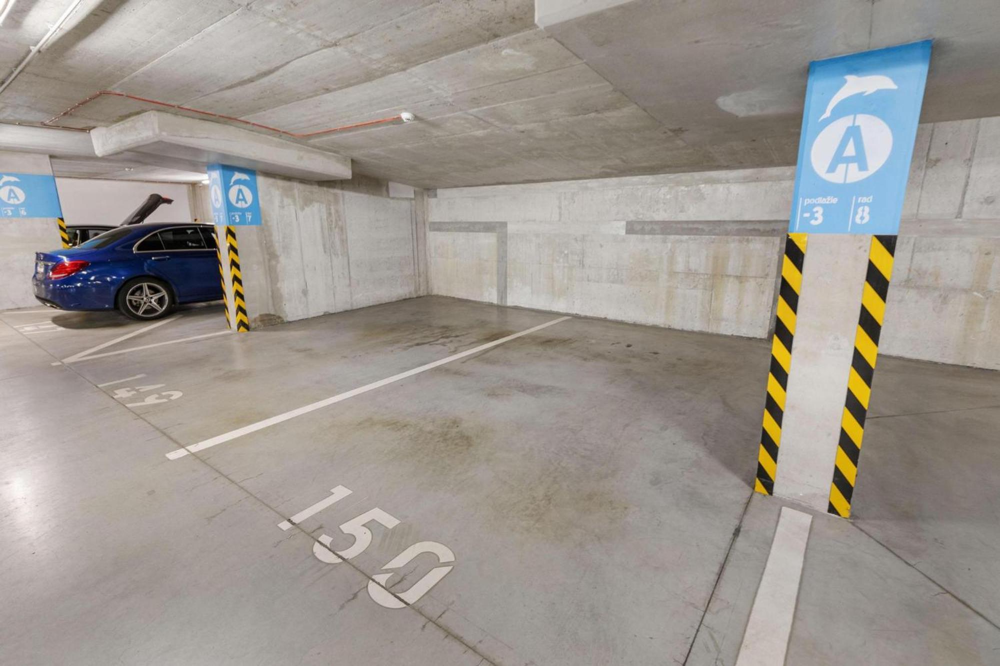 Sky Apartman In Bratislava - With 2 Parking Places Esterno foto