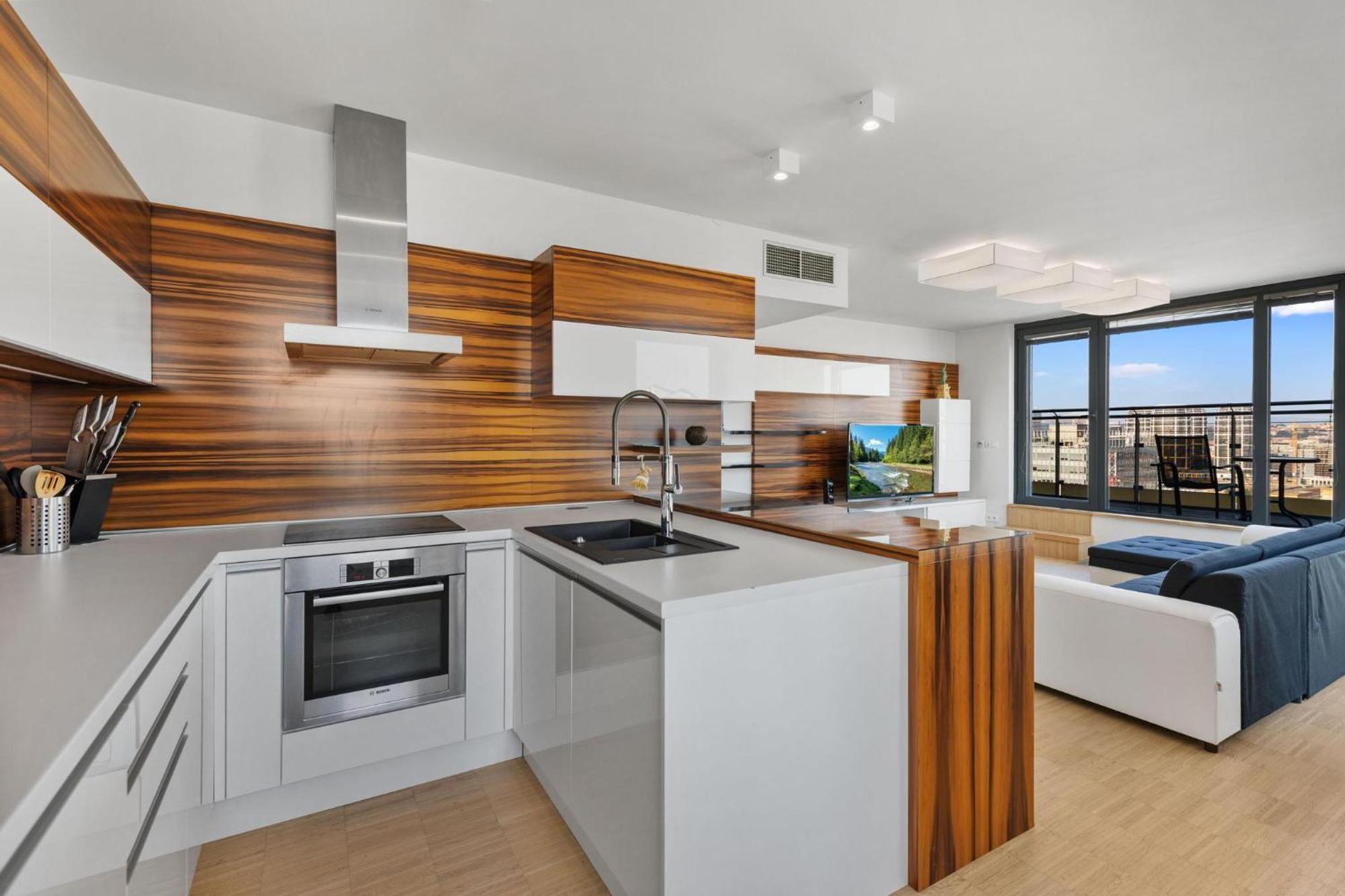 Sky Apartman In Bratislava - With 2 Parking Places Esterno foto