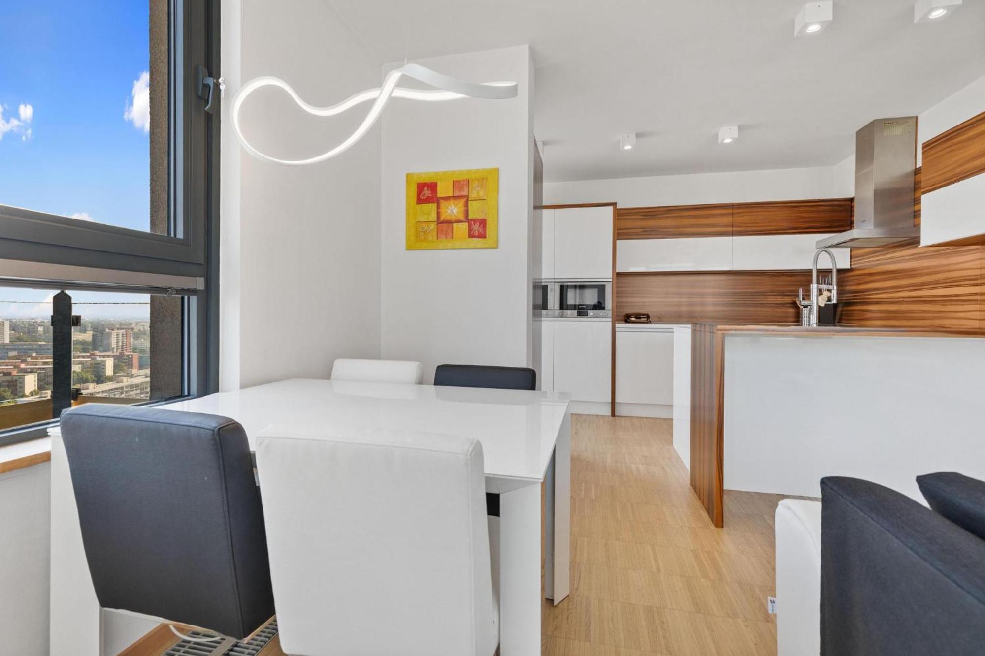 Sky Apartman In Bratislava - With 2 Parking Places Esterno foto