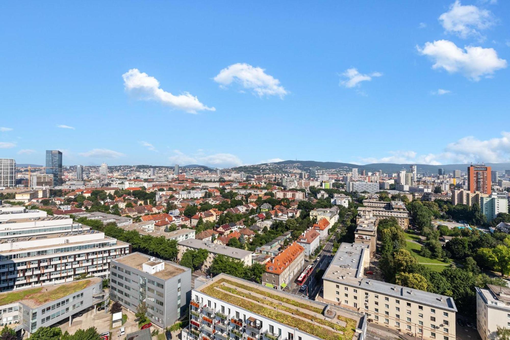 Sky Apartman In Bratislava - With 2 Parking Places Esterno foto