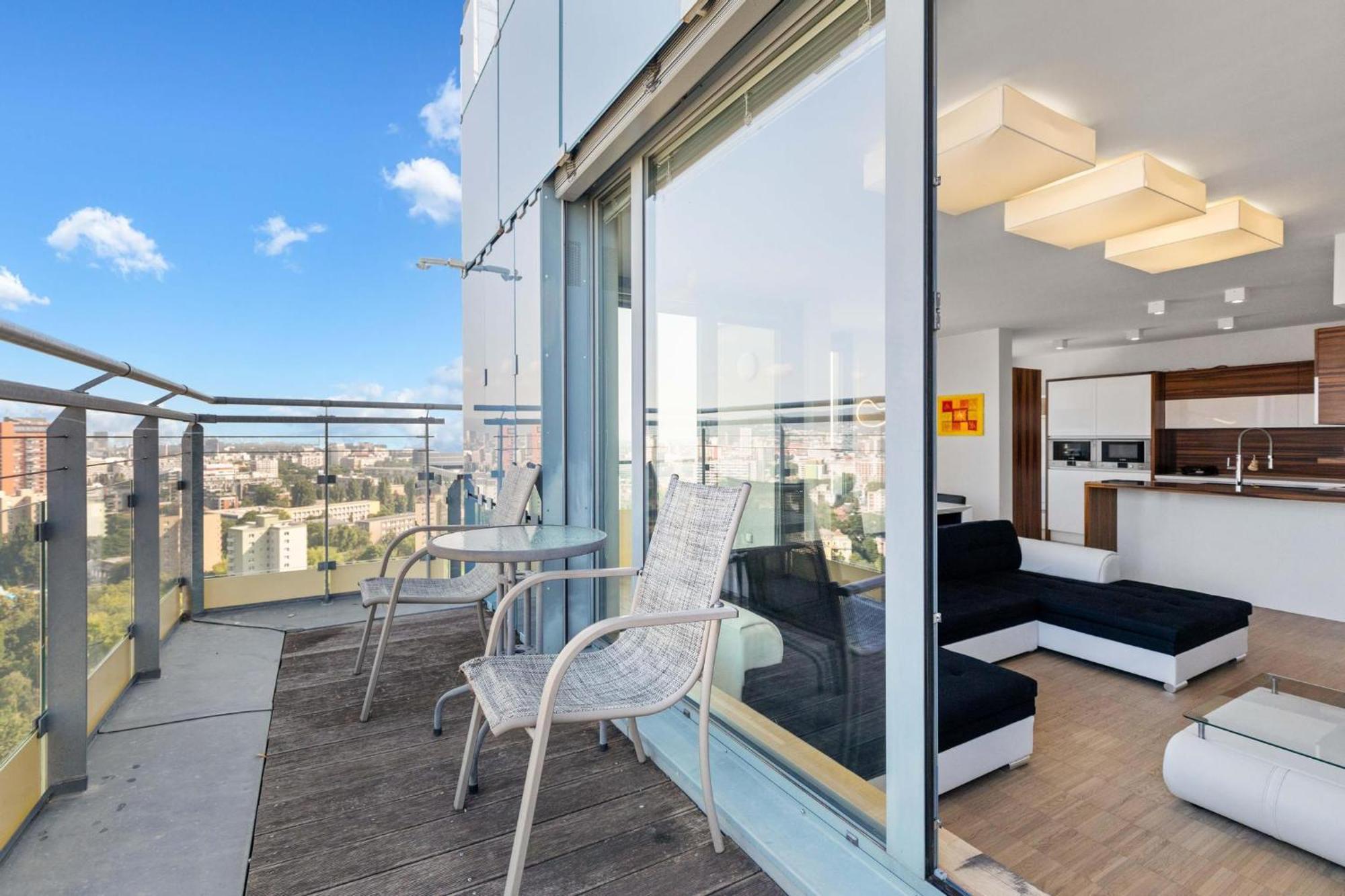 Sky Apartman In Bratislava - With 2 Parking Places Esterno foto