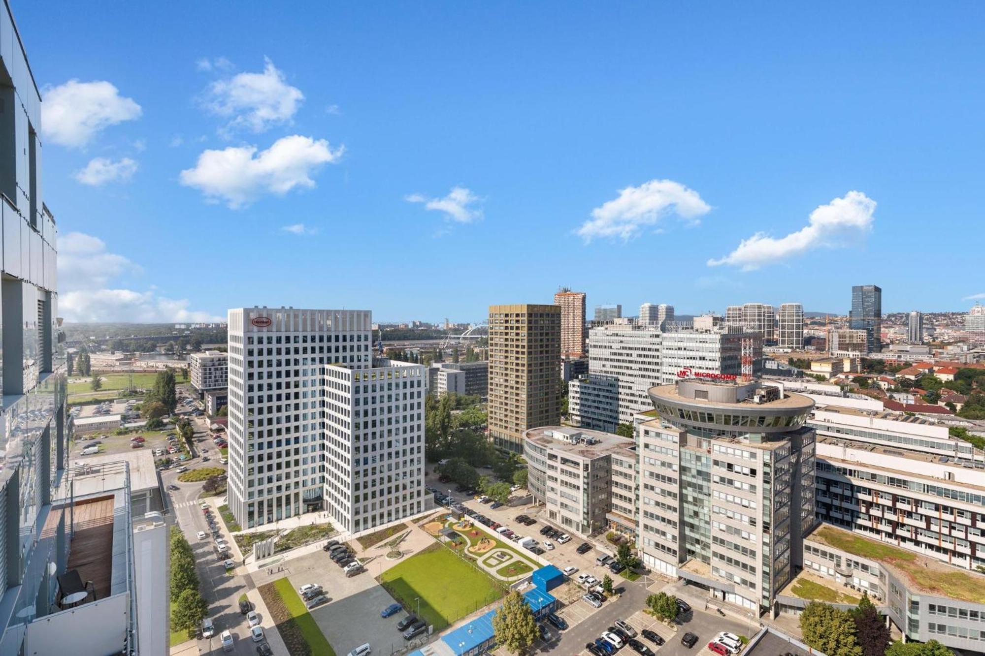 Sky Apartman In Bratislava - With 2 Parking Places Esterno foto
