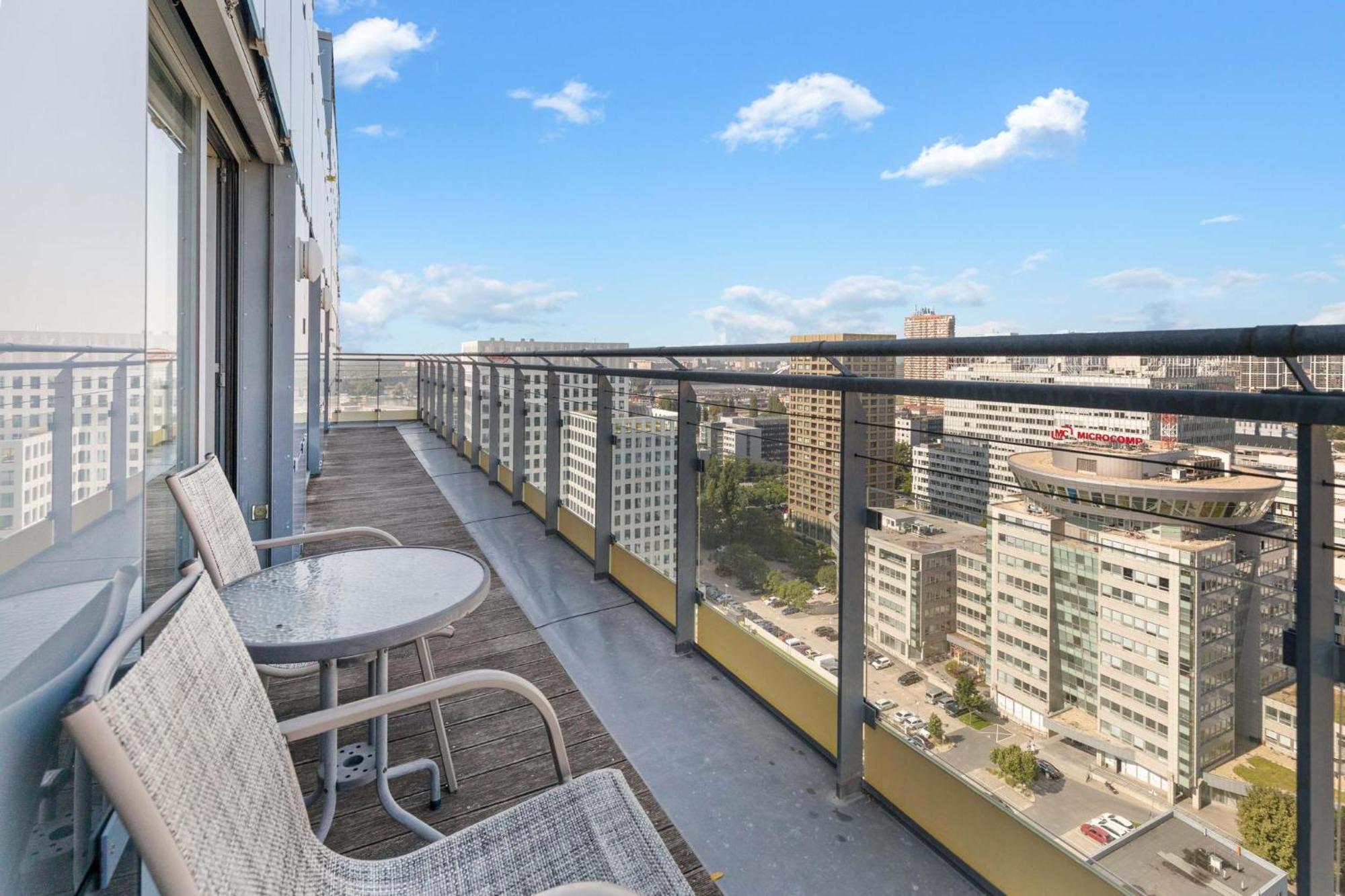 Sky Apartman In Bratislava - With 2 Parking Places Esterno foto